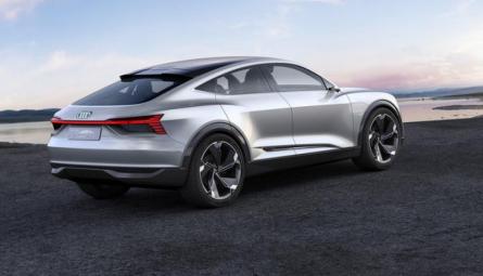 Началось производство первого электрического кроссовера Audi