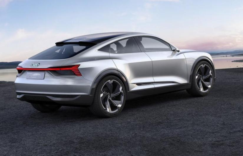 Началось производство первого электрического кроссовера Audi
